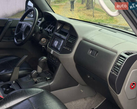 Зелений Міцубісі Паджеро, об'ємом двигуна 3.2 л та пробігом 390 тис. км за 8750 $, фото 13 на Automoto.ua