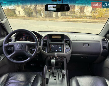 Зелений Міцубісі Паджеро, об'ємом двигуна 3.2 л та пробігом 390 тис. км за 8750 $, фото 11 на Automoto.ua