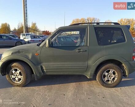 Зеленый Мицубиси Паджеро, объемом двигателя 3.2 л и пробегом 207 тыс. км за 9800 $, фото 4 на Automoto.ua