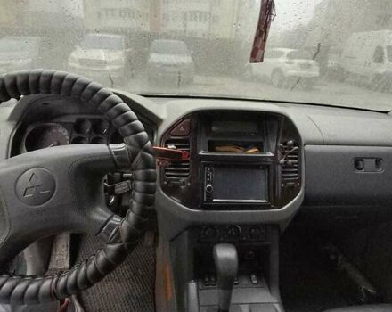 Зеленый Мицубиси Паджеро, объемом двигателя 3.2 л и пробегом 425 тыс. км за 6500 $, фото 3 на Automoto.ua