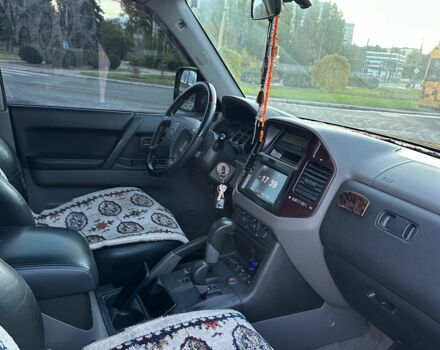 Зелений Міцубісі Паджеро, об'ємом двигуна 3.5 л та пробігом 341 тис. км за 6300 $, фото 4 на Automoto.ua