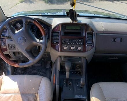 Зеленый Мицубиси Паджеро, объемом двигателя 3.2 л и пробегом 327 тыс. км за 5000 $, фото 5 на Automoto.ua