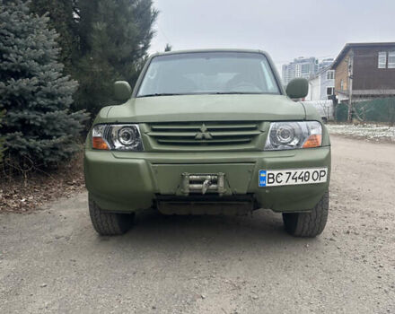 Зелений Міцубісі Паджеро, об'ємом двигуна 3.2 л та пробігом 310 тис. км за 9999 $, фото 2 на Automoto.ua
