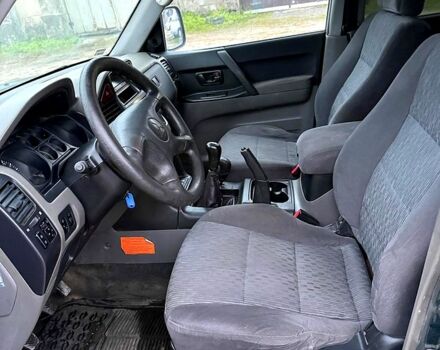 Зеленый Мицубиси Паджеро, объемом двигателя 2.5 л и пробегом 268 тыс. км за 3700 $, фото 5 на Automoto.ua