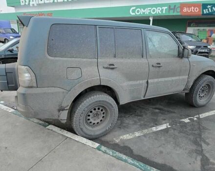 Зеленый Мицубиси Паджеро, объемом двигателя 3.2 л и пробегом 255 тыс. км за 13500 $, фото 2 на Automoto.ua