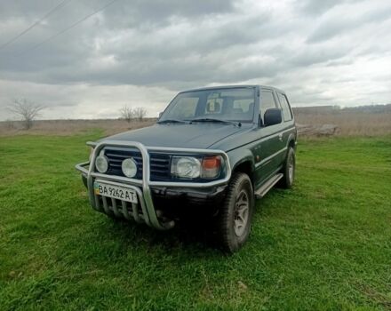 Зеленый Мицубиси Паджеро, объемом двигателя 2.5 л и пробегом 300 тыс. км за 4900 $, фото 1 на Automoto.ua