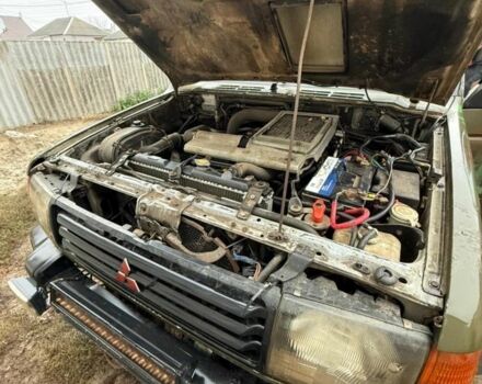 Зелений Міцубісі Паджеро, об'ємом двигуна 2.4 л та пробігом 480 тис. км за 3500 $, фото 1 на Automoto.ua