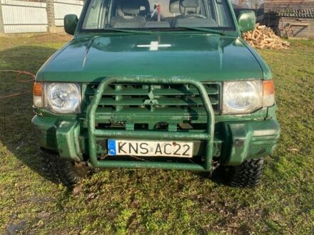 Зеленый Мицубиси Паджеро, объемом двигателя 2.5 л и пробегом 280 тыс. км за 1700 $, фото 1 на Automoto.ua
