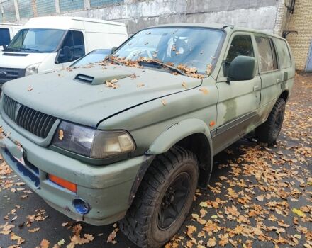 Зелений Міцубісі Паджеро, об'ємом двигуна 2 л та пробігом 300 тис. км за 3000 $, фото 1 на Automoto.ua