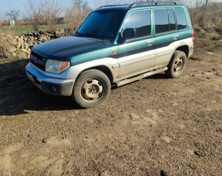 Зеленый Мицубиси Паджеро, объемом двигателя 2 л и пробегом 300 тыс. км за 5000 $, фото 1 на Automoto.ua