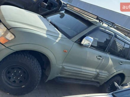 Зеленый Мицубиси Паджеро, объемом двигателя 3.5 л и пробегом 325 тыс. км за 5750 $, фото 1 на Automoto.ua