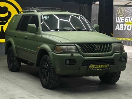 Зеленый Мицубиси Паджеро, объемом двигателя 3 л и пробегом 225 тыс. км за 5800 $, фото 1 на Automoto.ua