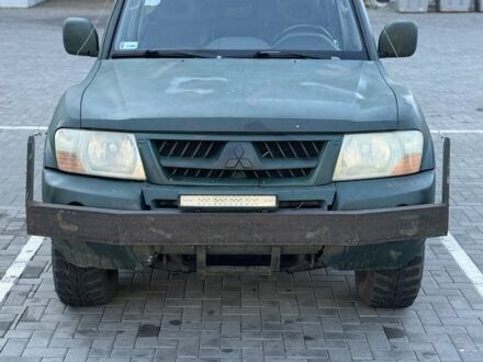 Зеленый Мицубиси Паджеро, объемом двигателя 3.2 л и пробегом 170 тыс. км за 3900 $, фото 1 на Automoto.ua