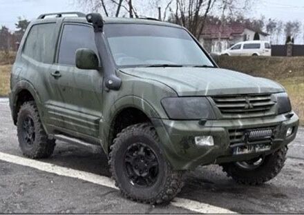 Зелений Міцубісі Паджеро, об'ємом двигуна 2.5 л та пробігом 190 тис. км за 3700 $, фото 1 на Automoto.ua