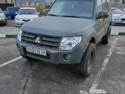 Зеленый Мицубиси Паджеро, объемом двигателя 3.2 л и пробегом 255 тыс. км за 13500 $, фото 1 на Automoto.ua