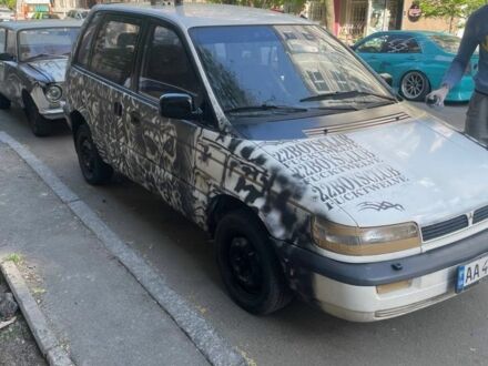 Белый Мицубиси Спейс Раннер, объемом двигателя 1.8 л и пробегом 377 тыс. км за 2000 $, фото 1 на Automoto.ua