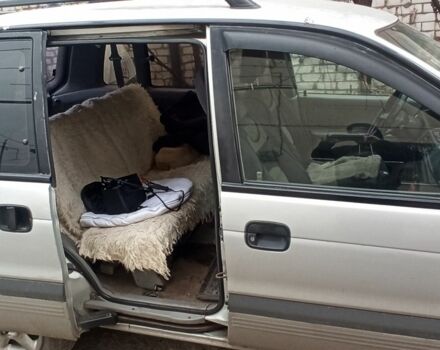 Серый Мицубиси Спейс Раннер, объемом двигателя 2 л и пробегом 56 тыс. км за 1424 $, фото 4 на Automoto.ua