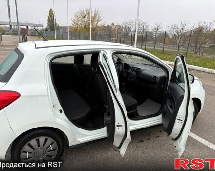 Білий Міцубісі Спейс Стар, об'ємом двигуна 1 л та пробігом 72 тис. км за 5600 $, фото 4 на Automoto.ua