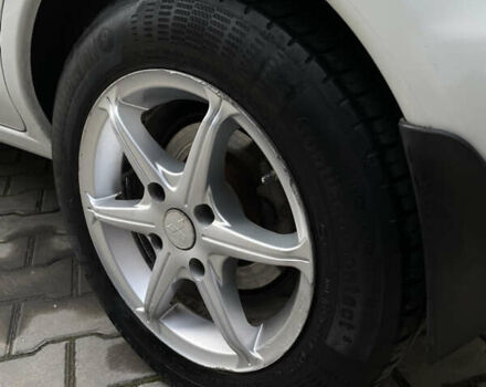 Білий Міцубісі Спейс Стар, об'ємом двигуна 1.58 л та пробігом 319 тис. км за 3500 $, фото 14 на Automoto.ua