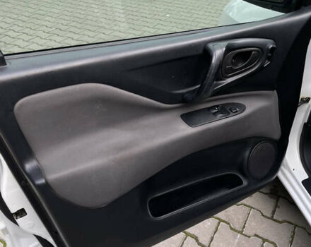 Білий Міцубісі Спейс Стар, об'ємом двигуна 1.58 л та пробігом 319 тис. км за 3500 $, фото 12 на Automoto.ua