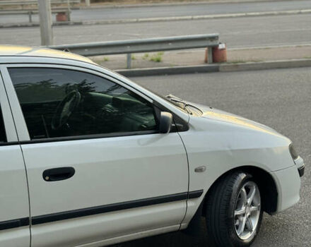 Белый Мицубиси Спейс Стар, объемом двигателя 1.6 л и пробегом 319 тыс. км за 2950 $, фото 1 на Automoto.ua