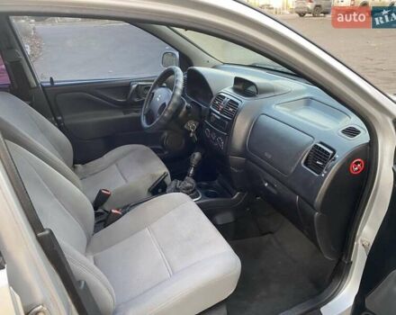 Сірий Міцубісі Спейс Стар, об'ємом двигуна 1.58 л та пробігом 250 тис. км за 2800 $, фото 8 на Automoto.ua