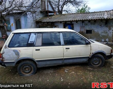 Бежевый Мицубиси Спейс Вагон, объемом двигателя 1.8 л и пробегом 180 тыс. км за 430 $, фото 4 на Automoto.ua