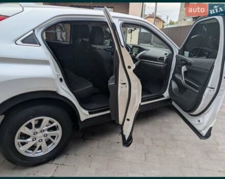 Білий Міцубісі Eclipse Cross, об'ємом двигуна 1.5 л та пробігом 140 тис. км за 14000 $, фото 8 на Automoto.ua