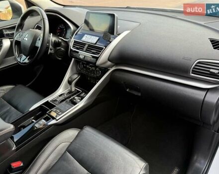 Белый Мицубиси Eclipse Cross, объемом двигателя 1.5 л и пробегом 67 тыс. км за 14400 $, фото 53 на Automoto.ua