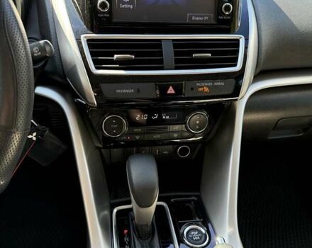 Білий Міцубісі Eclipse Cross, об'ємом двигуна 1.5 л та пробігом 91 тис. км за 16000 $, фото 2 на Automoto.ua