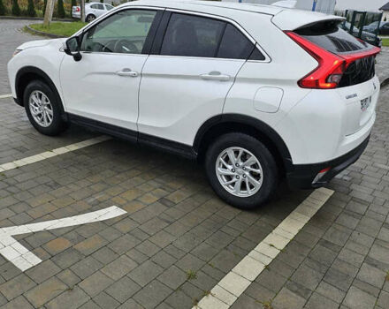 Белый Мицубиси Eclipse Cross, объемом двигателя 1.5 л и пробегом 187 тыс. км за 13999 $, фото 3 на Automoto.ua