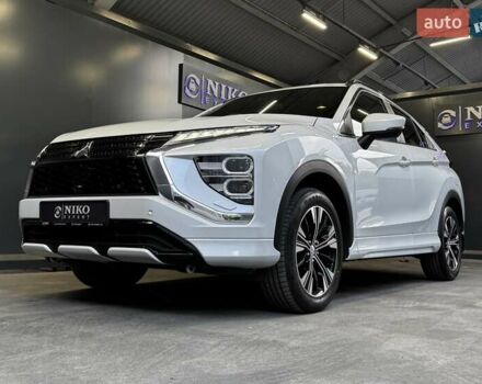 Белый Мицубиси Eclipse Cross, объемом двигателя 2 л и пробегом 96 тыс. км за 23500 $, фото 4 на Automoto.ua