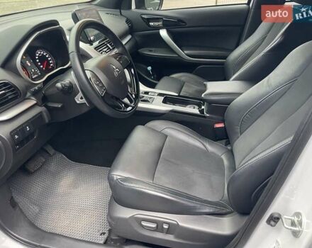 Белый Мицубиси Eclipse Cross, объемом двигателя 2 л и пробегом 43 тыс. км за 22500 $, фото 12 на Automoto.ua