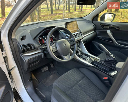 Белый Мицубиси Eclipse Cross, объемом двигателя 1.5 л и пробегом 72 тыс. км за 19999 $, фото 17 на Automoto.ua