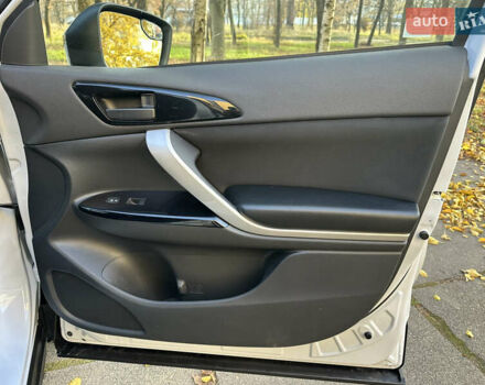 Білий Міцубісі Eclipse Cross, об'ємом двигуна 1.5 л та пробігом 72 тис. км за 22000 $, фото 27 на Automoto.ua