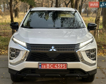 Белый Мицубиси Eclipse Cross, объемом двигателя 1.5 л и пробегом 72 тыс. км за 19999 $, фото 5 на Automoto.ua