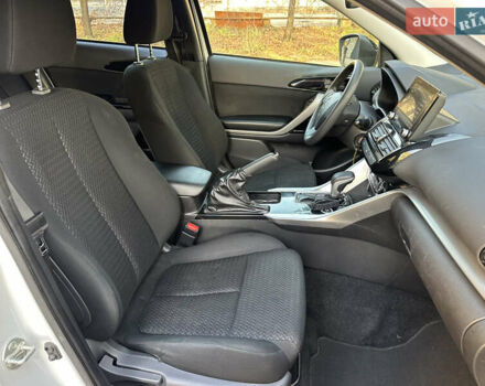 Белый Мицубиси Eclipse Cross, объемом двигателя 1.5 л и пробегом 72 тыс. км за 19999 $, фото 29 на Automoto.ua