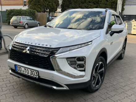 Белый Мицубиси Eclipse Cross, объемом двигателя 2.36 л и пробегом 54 тыс. км за 27900 $, фото 1 на Automoto.ua