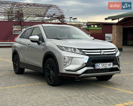 Сірий Міцубісі Eclipse Cross, об'ємом двигуна 1.5 л та пробігом 55 тис. км за 17800 $, фото 2 на Automoto.ua