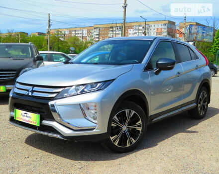 Серый Мицубиси Eclipse Cross, объемом двигателя 1.5 л и пробегом 101 тыс. км за 17700 $, фото 3 на Automoto.ua