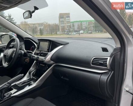 Сірий Міцубісі Eclipse Cross, об'ємом двигуна 1.5 л та пробігом 129 тис. км за 14900 $, фото 6 на Automoto.ua