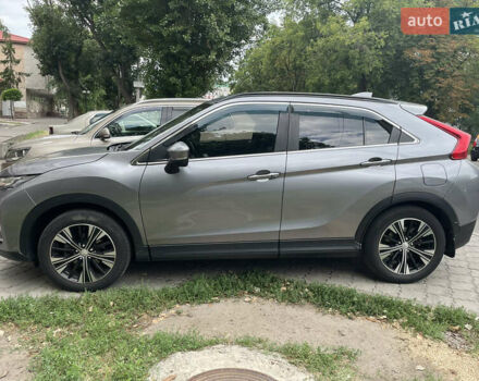 Сірий Міцубісі Eclipse Cross, об'ємом двигуна 1.5 л та пробігом 101 тис. км за 20400 $, фото 2 на Automoto.ua