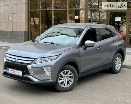 Сірий Міцубісі Eclipse Cross, об'ємом двигуна 1.5 л та пробігом 94 тис. км за 14999 $, фото 6 на Automoto.ua