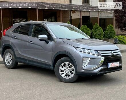 Сірий Міцубісі Eclipse Cross, об'ємом двигуна 1.5 л та пробігом 94 тис. км за 14999 $, фото 2 на Automoto.ua