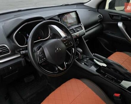 Сірий Міцубісі Eclipse Cross, об'ємом двигуна 1.5 л та пробігом 99 тис. км за 13999 $, фото 24 на Automoto.ua