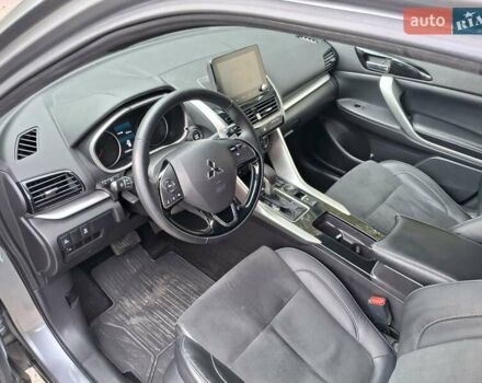 Сірий Міцубісі Eclipse Cross, об'ємом двигуна 2 л та пробігом 79 тис. км за 21900 $, фото 43 на Automoto.ua