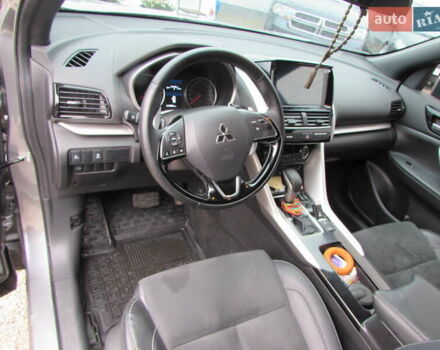 Серый Мицубиси Eclipse Cross, объемом двигателя 2 л и пробегом 19 тыс. км за 27500 $, фото 7 на Automoto.ua
