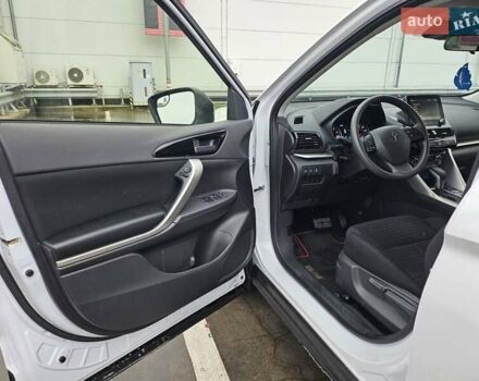 Серый Мицубиси Eclipse Cross, объемом двигателя 1.5 л и пробегом 1 тыс. км за 24700 $, фото 12 на Automoto.ua