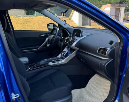 Синий Мицубиси Eclipse Cross, объемом двигателя 1.5 л и пробегом 68 тыс. км за 16700 $, фото 4 на Automoto.ua
