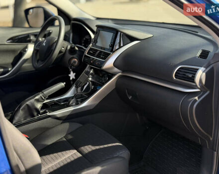Синий Мицубиси Eclipse Cross, объемом двигателя 1.5 л и пробегом 59 тыс. км за 16950 $, фото 27 на Automoto.ua
